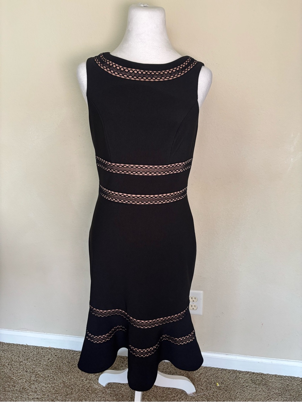 White House Black Market Black Solid Lace Sheath Dress 2 Scoop Neck Sleeveless